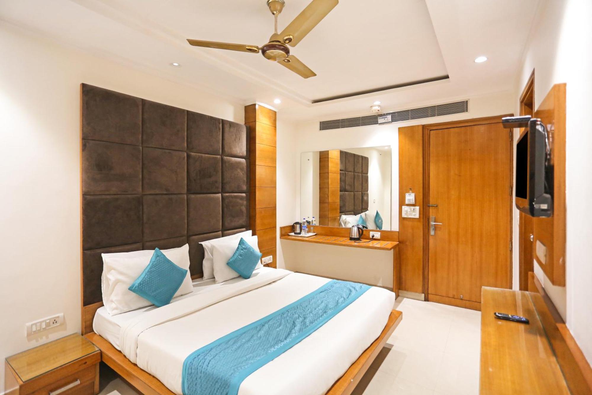 Hotel Silky Palace Near Igi Airportt นิวเดลี ภายนอก รูปภาพ