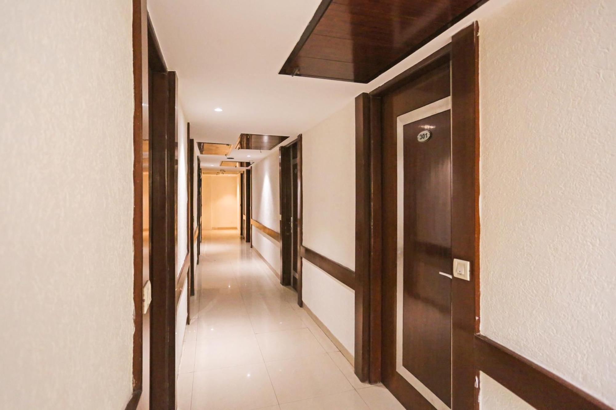 Hotel Silky Palace Near Igi Airportt นิวเดลี ภายนอก รูปภาพ