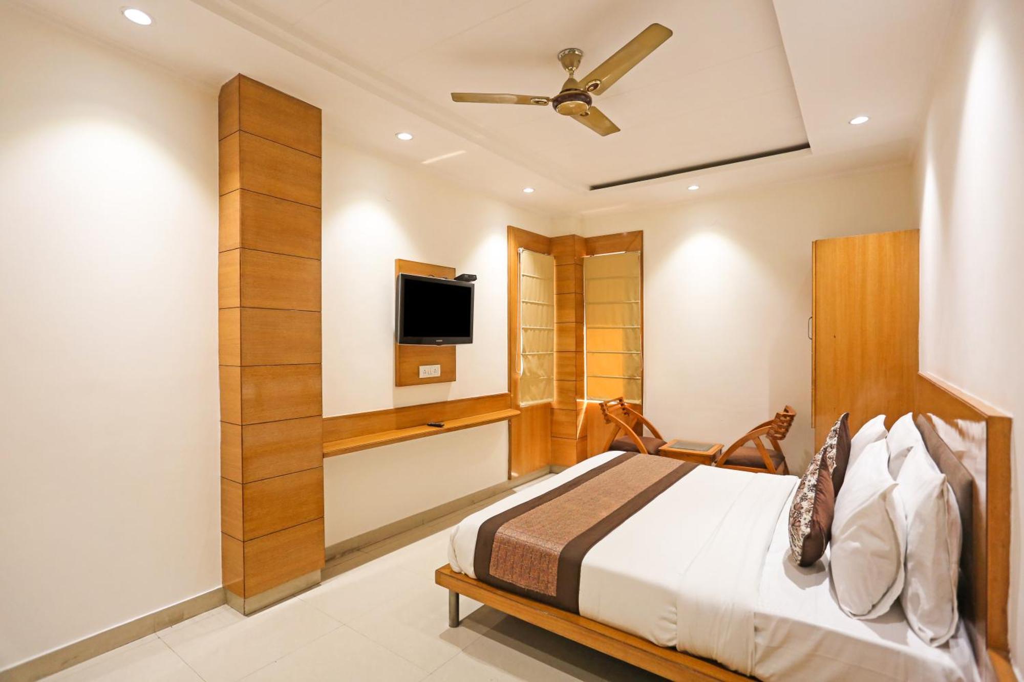 Hotel Silky Palace Near Igi Airportt นิวเดลี ภายนอก รูปภาพ