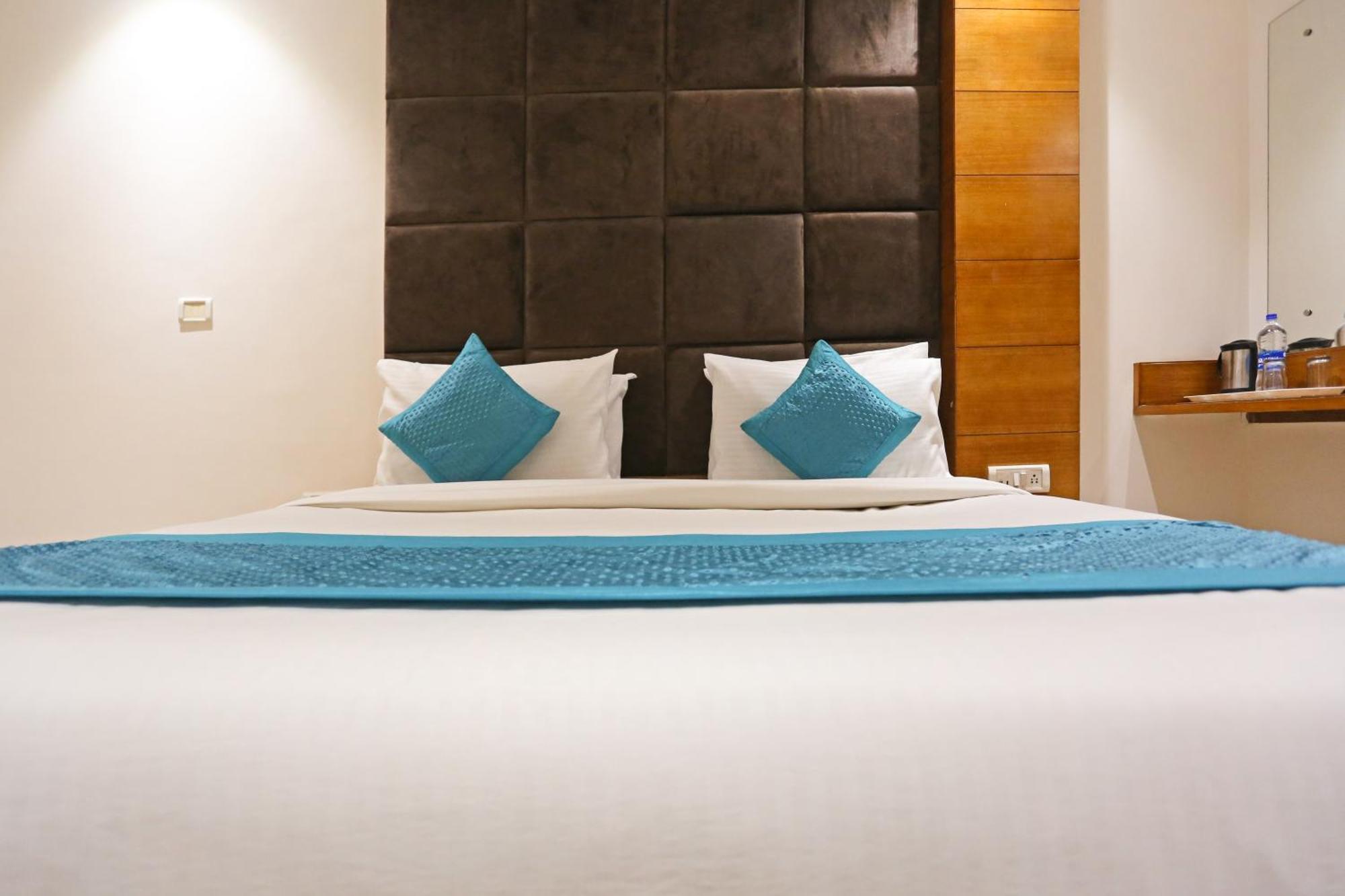 Hotel Silky Palace Near Igi Airportt นิวเดลี ภายนอก รูปภาพ