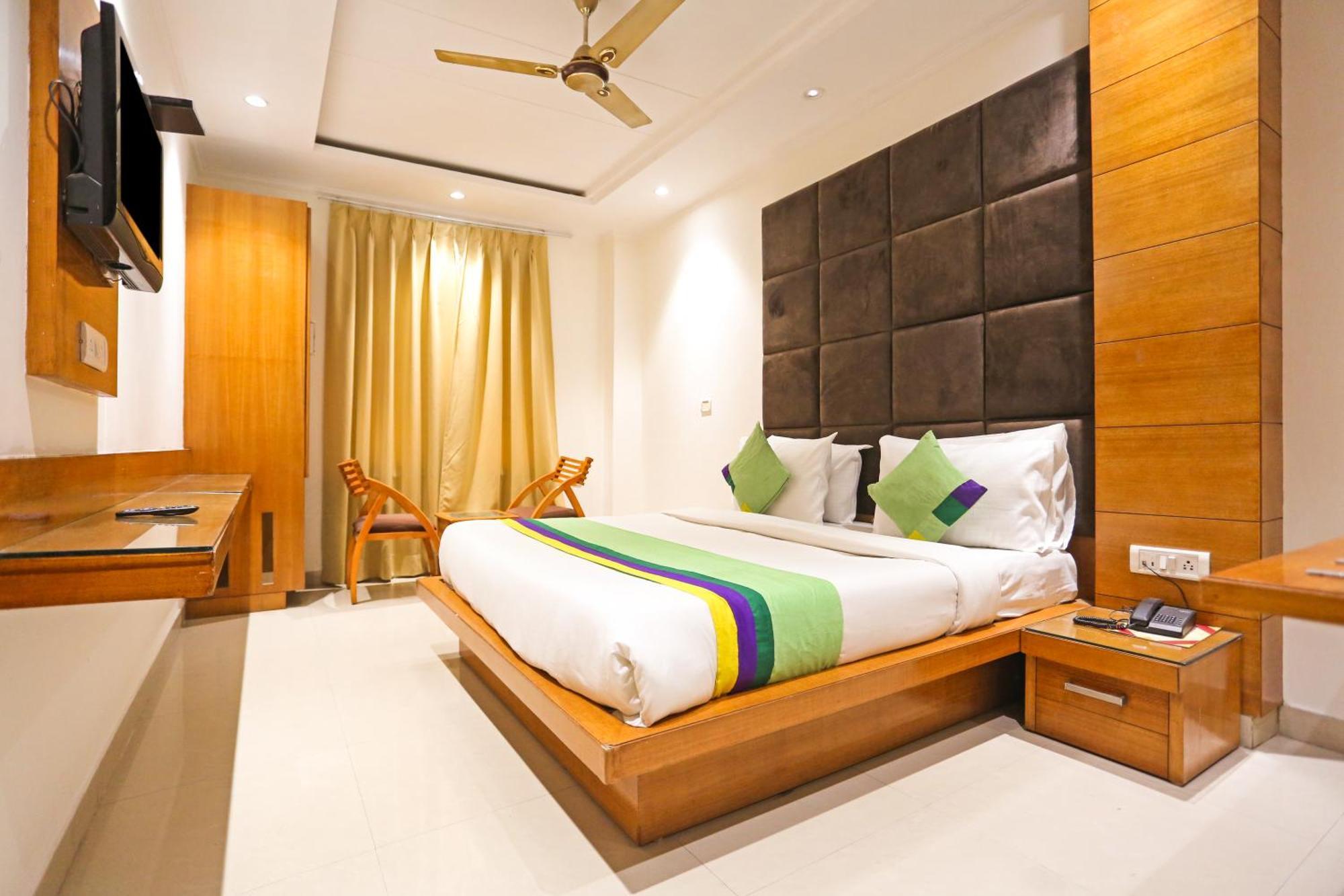 Hotel Silky Palace Near Igi Airportt นิวเดลี ภายนอก รูปภาพ