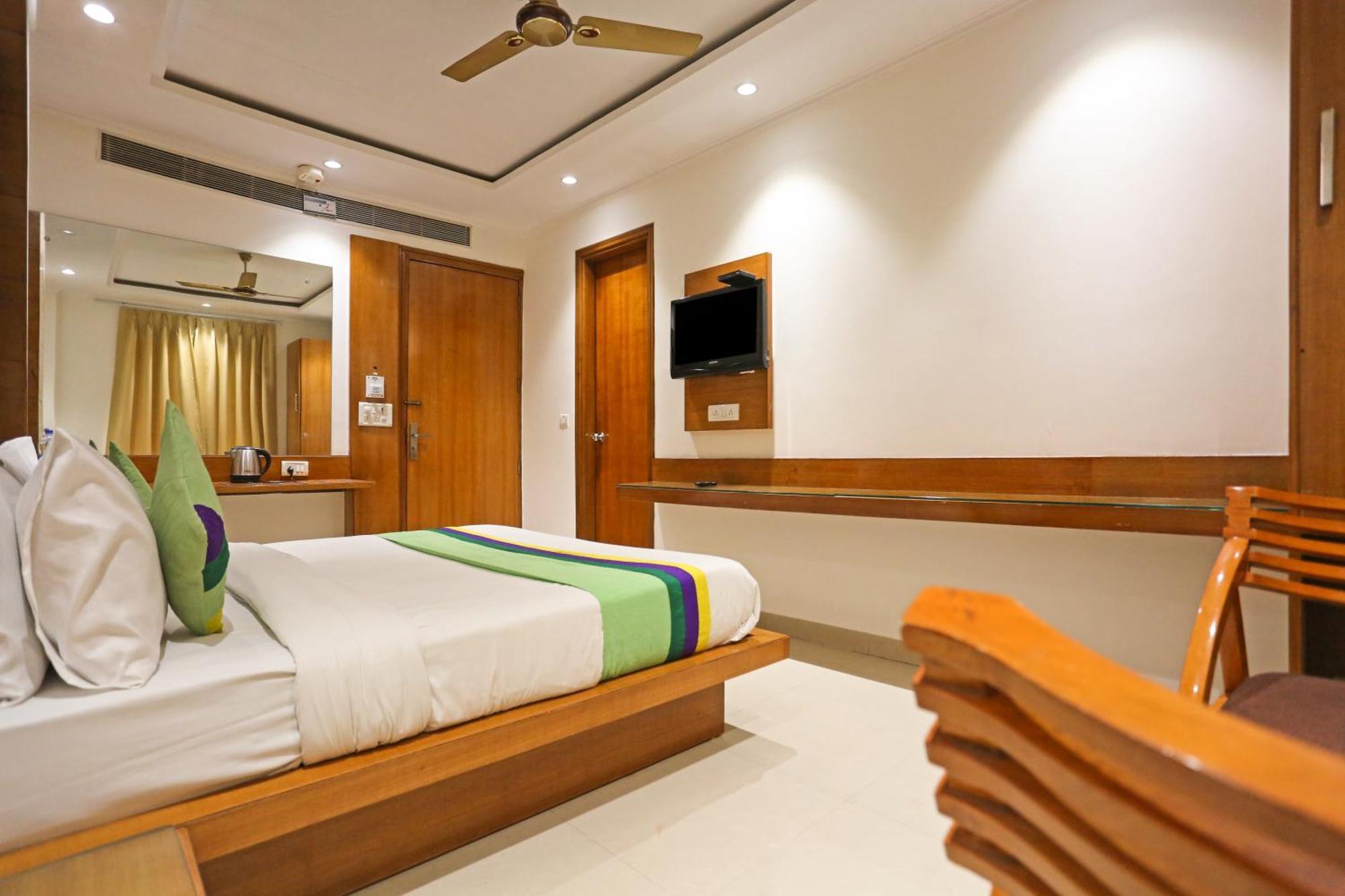 Hotel Silky Palace Near Igi Airportt นิวเดลี ภายนอก รูปภาพ