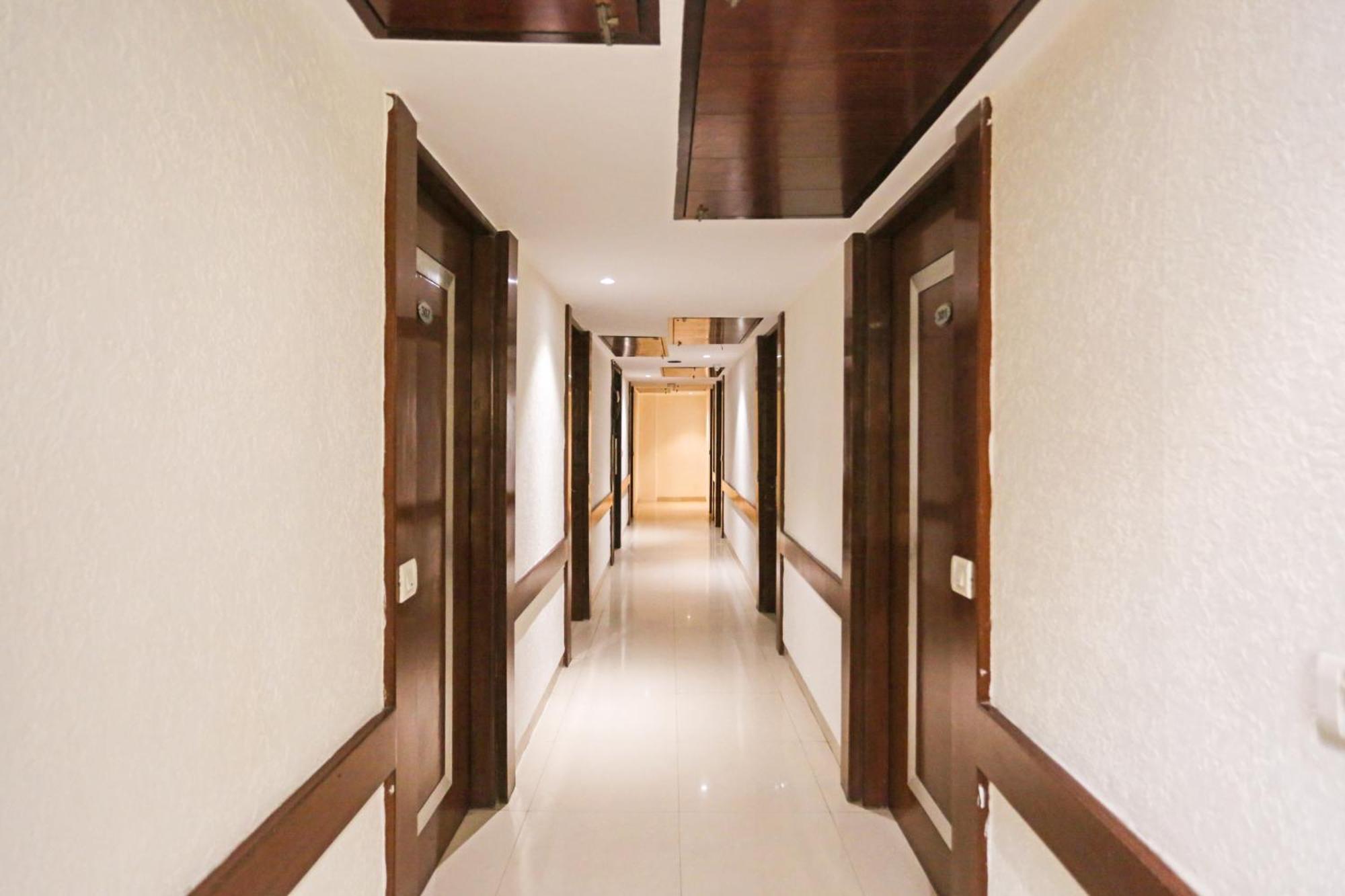 Hotel Silky Palace Near Igi Airportt นิวเดลี ภายนอก รูปภาพ