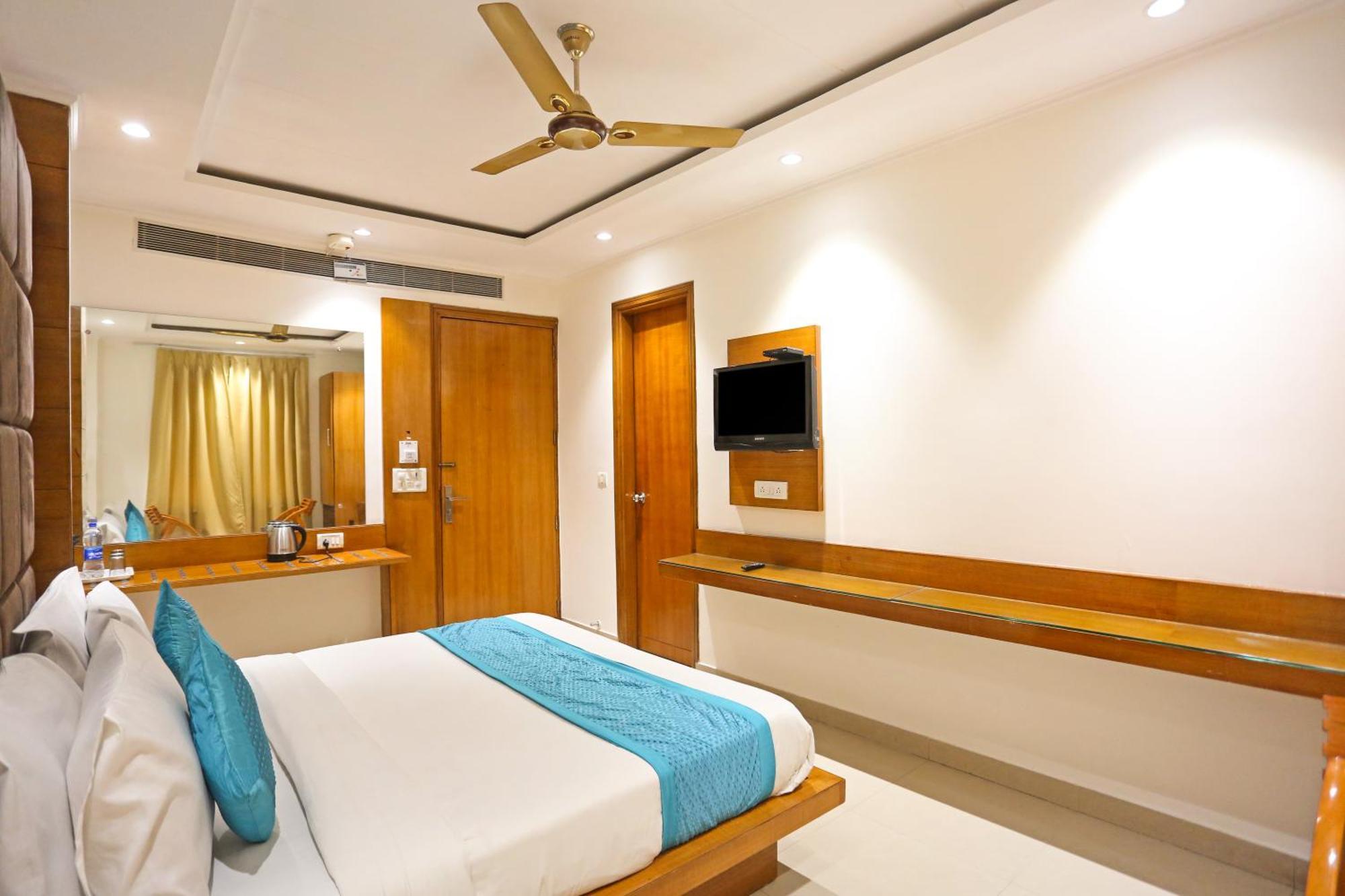 Hotel Silky Palace Near Igi Airportt นิวเดลี ภายนอก รูปภาพ
