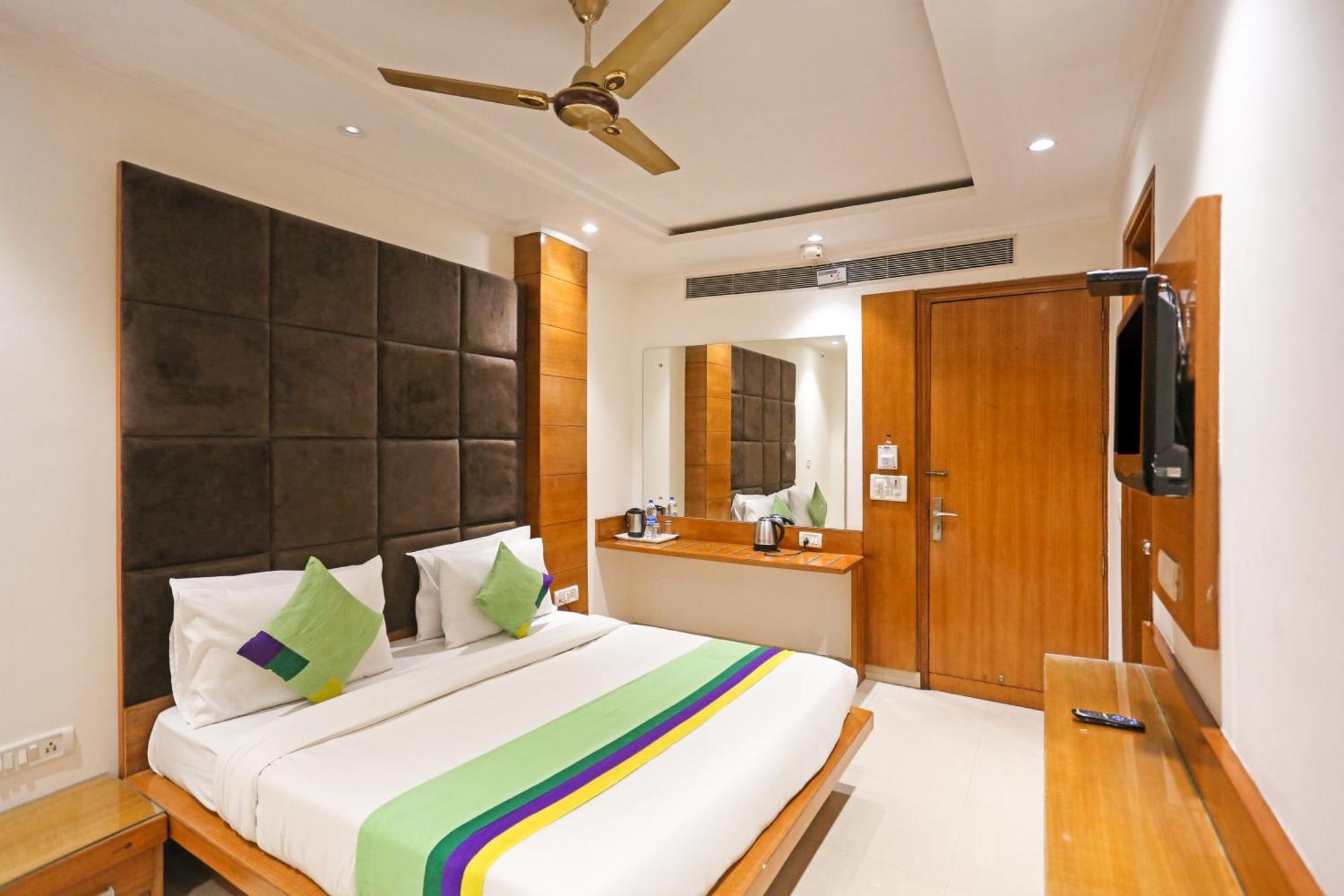 Hotel Silky Palace Near Igi Airportt นิวเดลี ภายนอก รูปภาพ