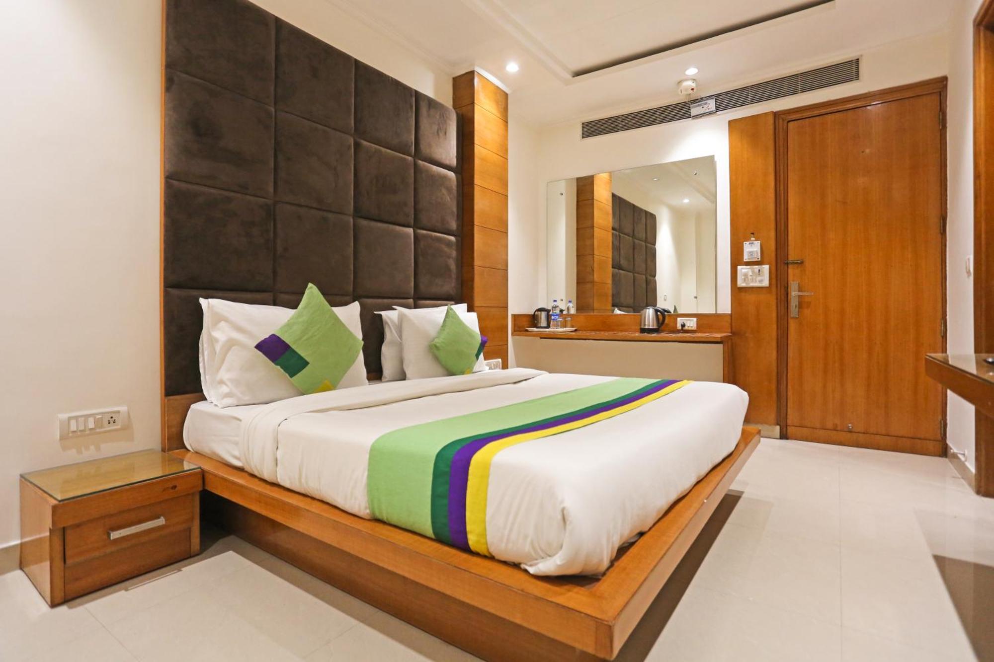 Hotel Silky Palace Near Igi Airportt นิวเดลี ภายนอก รูปภาพ