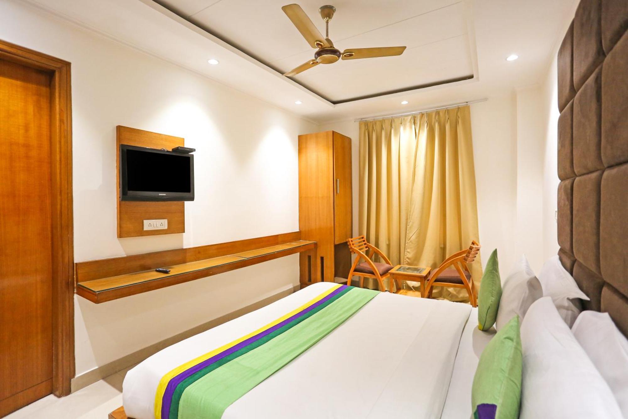 Hotel Silky Palace Near Igi Airportt นิวเดลี ภายนอก รูปภาพ