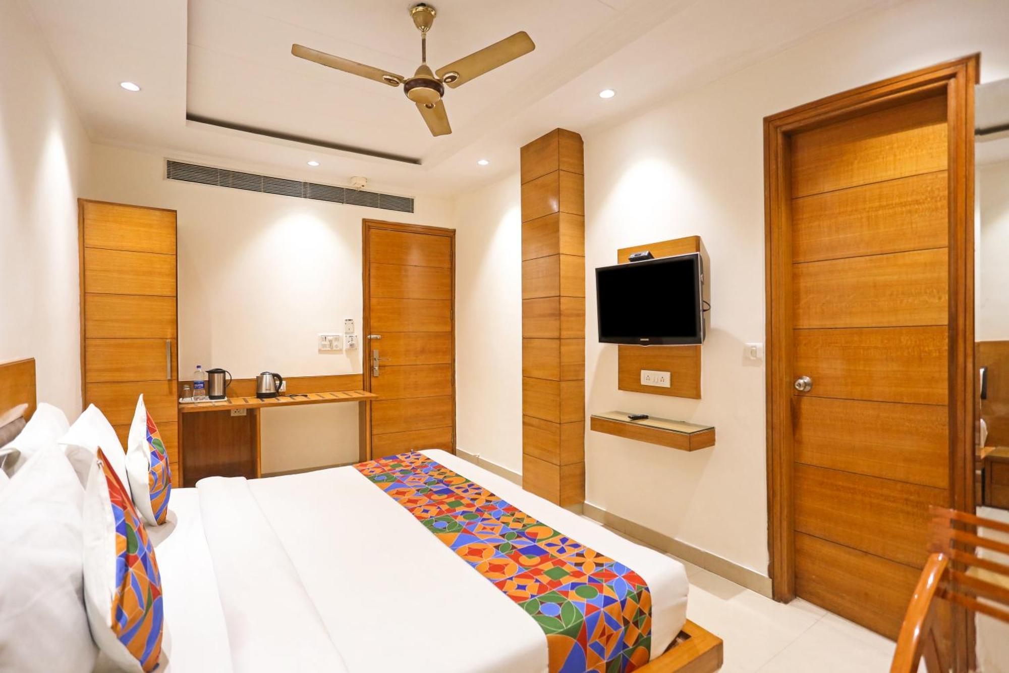 Hotel Silky Palace Near Igi Airportt นิวเดลี ภายนอก รูปภาพ