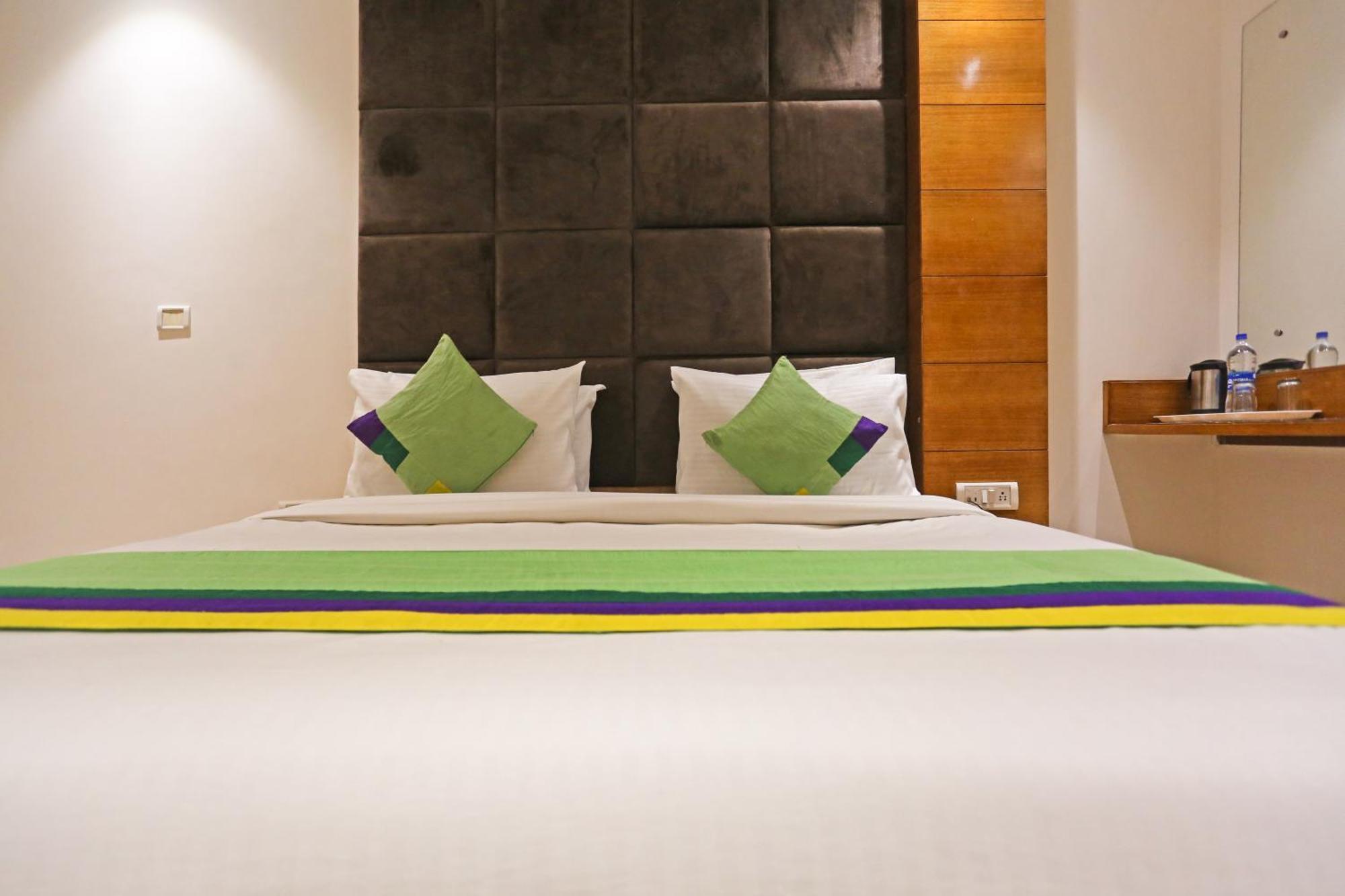 Hotel Silky Palace Near Igi Airportt นิวเดลี ภายนอก รูปภาพ