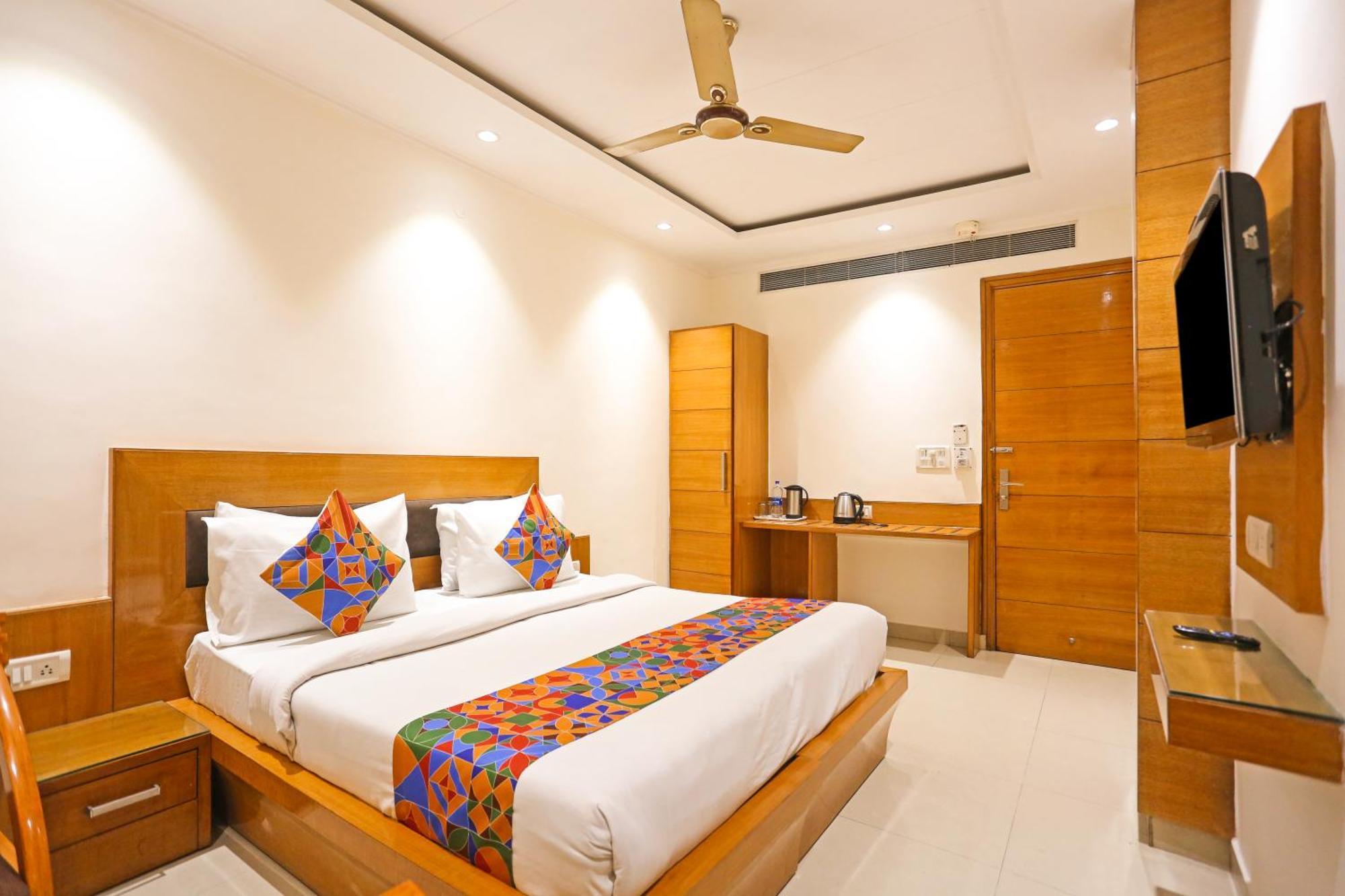 Hotel Silky Palace Near Igi Airportt นิวเดลี ภายนอก รูปภาพ