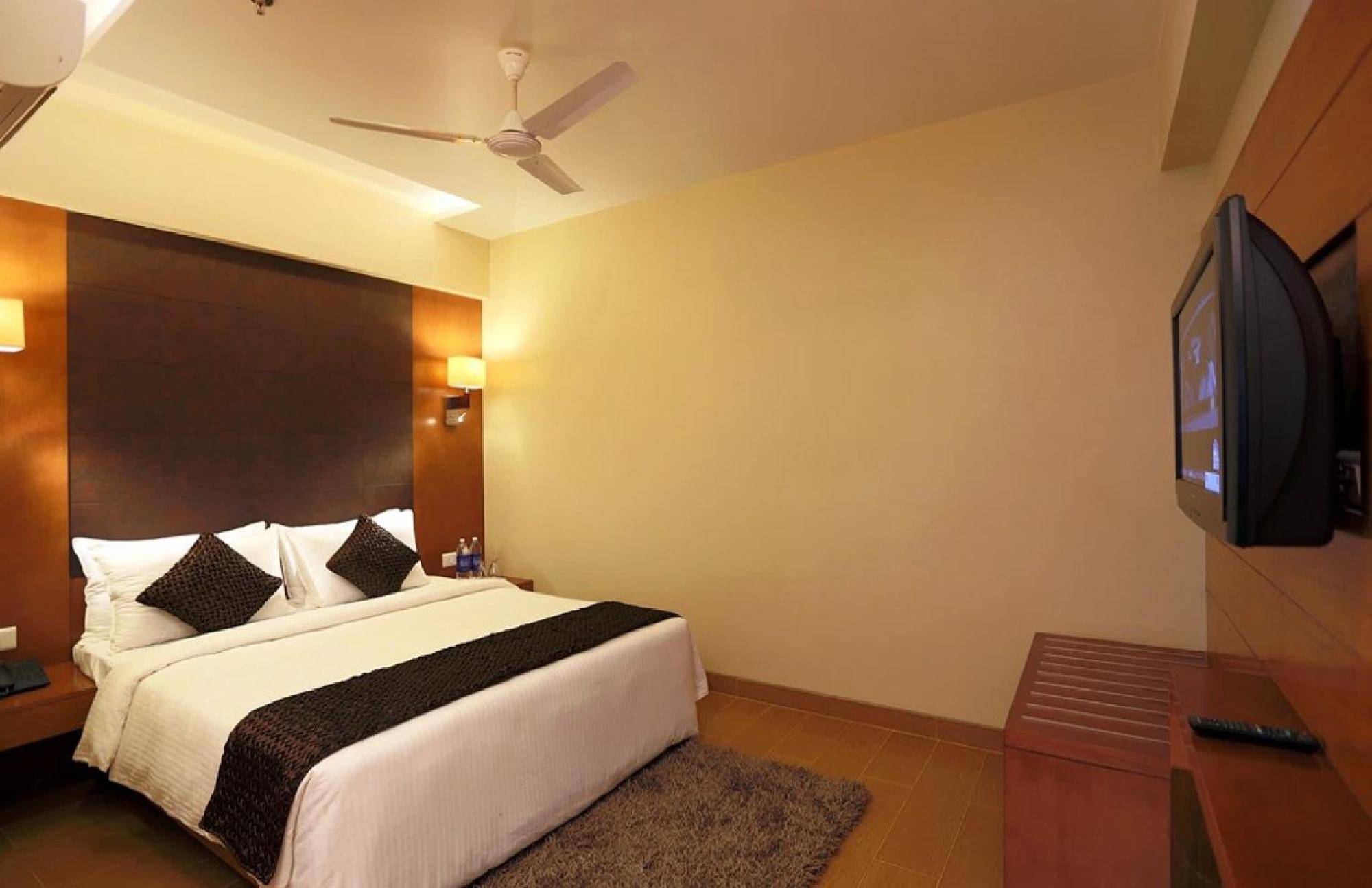 Hotel Silky Palace Near Igi Airportt นิวเดลี ภายนอก รูปภาพ